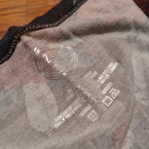 24/7Maurices Women's Size Med Floral Patchwork V-Neck Top - Burgundy and Gray - Picture 3 of 5